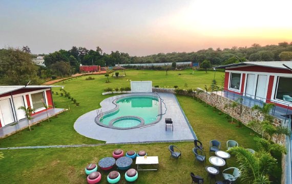 Pool Party in Mountain Green Hills